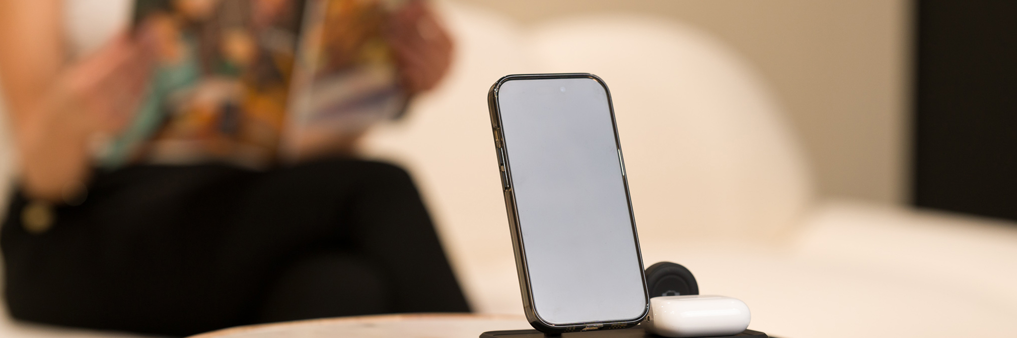 Tempered glass screen protector for iPhone Air with dust-free applicator Tempered glass screen protector for iPhone Air with dust-free applicator