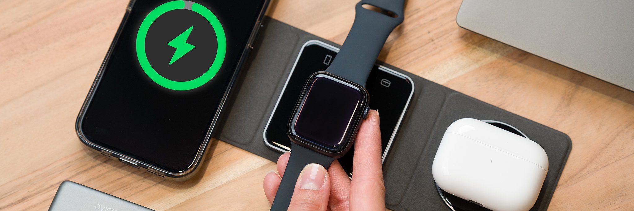 Foldable 3-in-1 magnetic wireless charger Foldable 3-in-1 magnetic wireless charger